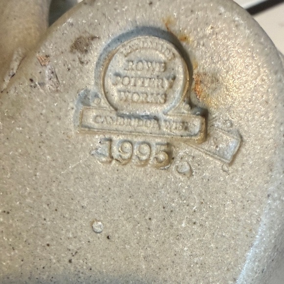 Rowe Pottery Works Heart-Shaped Handled Crock - Picture 4 of 4